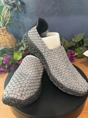 NEW bernie mev. Pewter Woven Women’s Slip On Loafer Sneaker EU 43 US 12